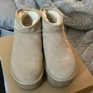 UGG PLATFORM BOOT